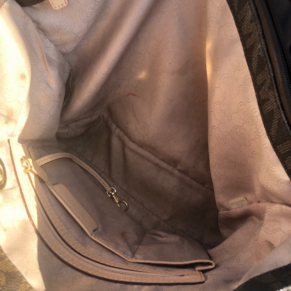 Michael Kors Jet Set Purse - Picture 5 of 6
